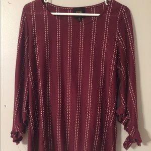 Blouse with ruffle sleeves.